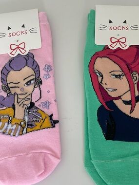 Kpop Demon Hunter / Huntrix 1 pair of Rumi & 1 pair of Mira